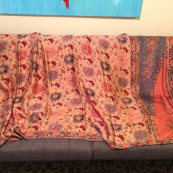 Hand Woven in Bali silk wrap - Picture 9 of 9